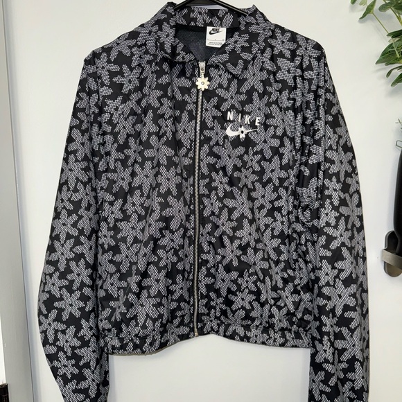 Nike Jackets & Blazers - Nike light jacket